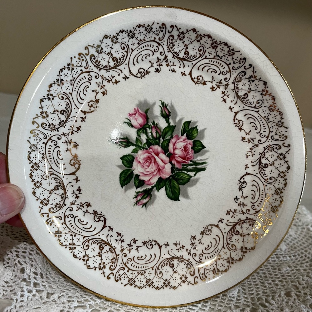 Vintage Tudor Rose 22 kt bread and butter plate